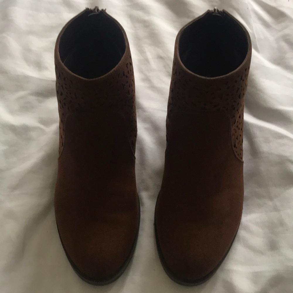 Brown Carlos Santana 👢 booties barely worn
